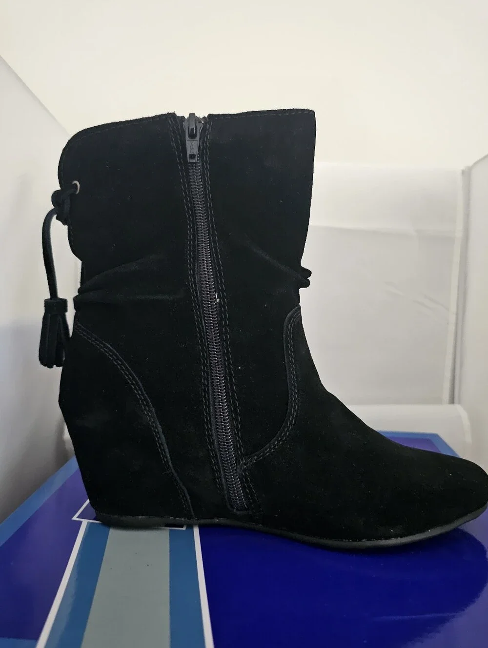 NIB White Mountain Women's Black Suede Wedge Ankle Boot with Tassel SZ 7.5